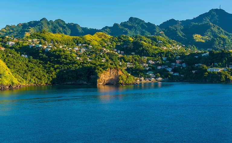 Saint-Vincent, nature tropicale et héritage colonial