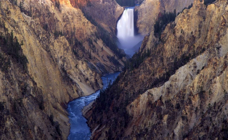 Exploration de la nature dans Le Grand Canyon de Yellowstone